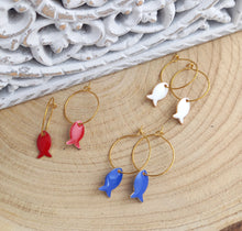 Charger l&#39;image dans la galerie, Boucles d&#39;oreilles    Créoles dorées Poisson Bleu blanc ou Rouge Fait-main