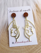 Charger l&#39;image dans la galerie, Boucles d&#39;oreilles dorées  Clous bois  Visage  ❤