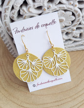 Charger l&#39;image dans la galerie, Boucles d&#39;oreilles   cuir jaune Ginkgo Blanc ❤ Fait main ❤ Création unique