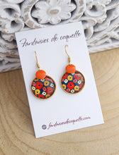 Charger l&#39;image dans la galerie, Boucles d&#39;oreilles  dorées  illustrées fleur Orange  Fait-main ❤