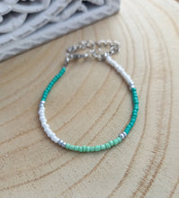 Charger l&#39;image dans la galerie, Bracelet Chainette  menthe blanc argentées ❤ Fait main ❤