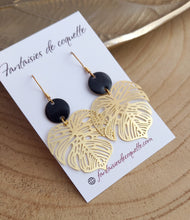 Charger l&#39;image dans la galerie, Boucles d&#39;oreilles Tropicales Monstera dorées ❤ Fait main ❤ noir