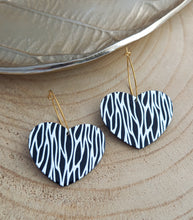 Charger l&#39;image dans la galerie, Boucles d&#39;oreilles   Créoles   noir blanc coeur doré  ❤ Fait main ❤