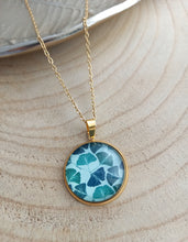 Charger l&#39;image dans la galerie, Collier   acier inoxydable doré Pendentif illustré feuille ginkgo vert    ❤ Fait main ❤ nature