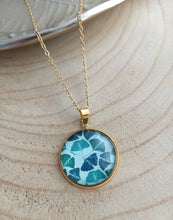 Charger l&#39;image dans la galerie, Collier   acier inoxydable doré Pendentif illustré feuille ginkgo vert    ❤ Fait main ❤ nature