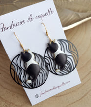 Charger l&#39;image dans la galerie, Boucles d&#39;oreilles    chat doré blanc noir   ❤