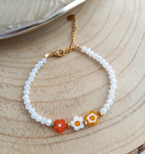 Charger l&#39;image dans la galerie, Bracelet Chainette  perles à facettes Fleur    Blanc Orange Doré  ❤ Fait main ❤