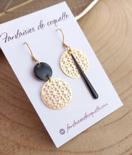 Charger l&#39;image dans la galerie, Boucles d&#39;oreilles  asymétriques dorées  Noir  Fait-main ❤ dépareillées