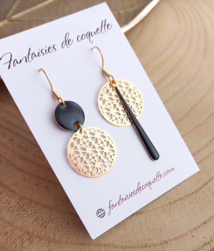 Boucles d'oreilles  asymétriques dorées  Noir  Fait-main ❤ dépareillées