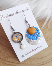 Charger l&#39;image dans la galerie, Boucles d&#39;oreilles  asymétriques  illustrées illustrées Fait-main ❤ dépareillées    Camel Bleu