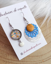 Charger l&#39;image dans la galerie, Boucles d&#39;oreilles  asymétriques  illustrées illustrées Fait-main ❤ dépareillées    Camel Bleu