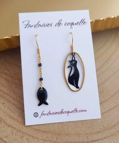 Boucles d'oreilles  asymétriques argentées Poisson Chat Noir   ❤ dépareillées