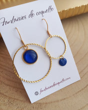 Charger l&#39;image dans la galerie, Boucles d&#39;oreilles  asymétriques dorées  Bleu marine  Fait-main ❤ dépareillées