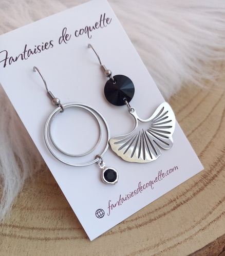 Boucles d'oreilles  asymétriques argentées  Ginkgo noir Fait-main ❤ dépareillées