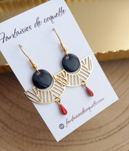 Charger l&#39;image dans la galerie, Boucles d&#39;oreilles   dorées  Rouge noir  Fait-main ❤ dépareillées