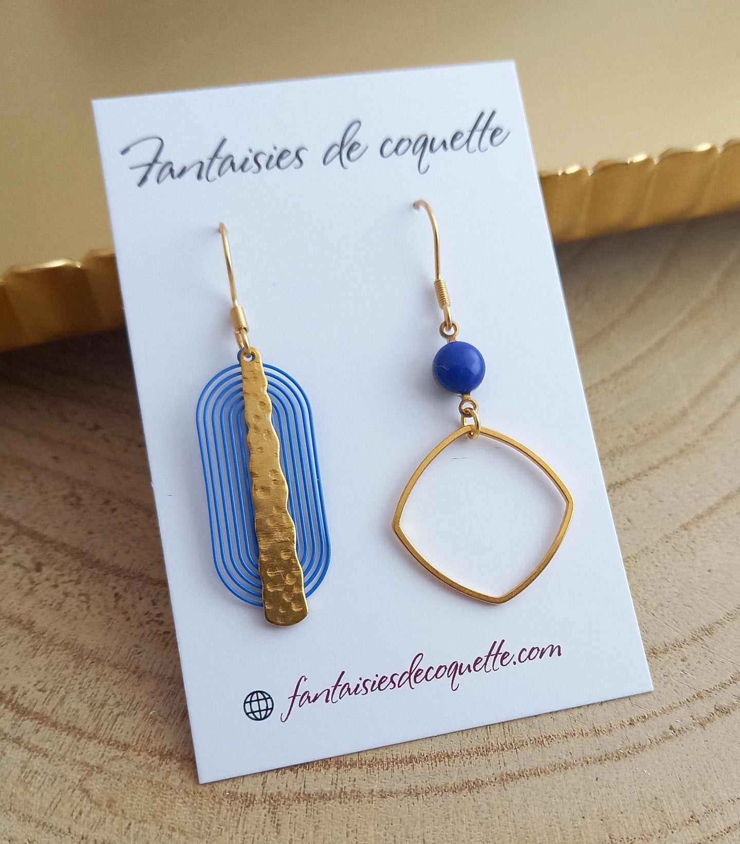 Boucles d'oreilles  asymétriques dorées  Bleu   Fait-main ❤ dépareillées