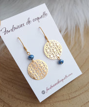 Charger l&#39;image dans la galerie, Boucles d&#39;oreilles asymétriques Perle ❤  Fait main ❤ bleu doré