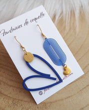 Charger l&#39;image dans la galerie, Boucles d&#39;oreilles asymétriques  Email Bleu Coeur doré  ❤ Fait main ❤ Création unique