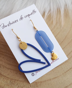 Boucles d'oreilles asymétriques  Email Bleu Coeur doré  ❤ Fait main ❤ Création unique