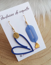 Charger l&#39;image dans la galerie, Boucles d&#39;oreilles asymétriques  Email Bleu Coeur doré  ❤ Fait main ❤ Création unique