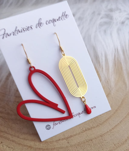 Boucles d'oreilles asymétriques  Email rouge Coeur doré  ❤ Fait main ❤ Création unique