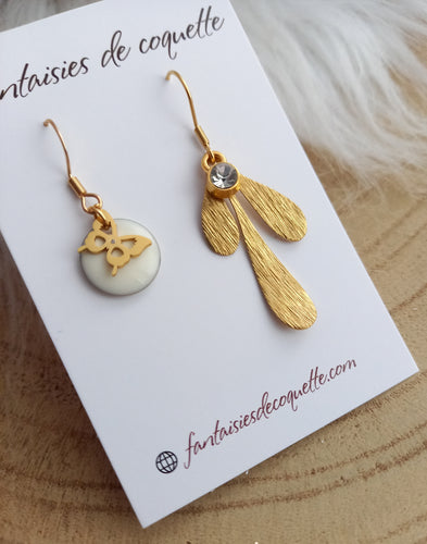 Boucles d'oreilles  asymétriques dorées Papillon blanc  Fait-main ❤ dépareillées