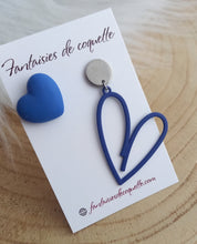 Charger l&#39;image dans la galerie, Boucles d&#39;oreilles  dépareillées asymétriques argentées  Coeur  Bleu ❤ Fait main ❤