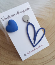 Charger l&#39;image dans la galerie, Boucles d&#39;oreilles  dépareillées asymétriques argentées  Coeur  Bleu ❤ Fait main ❤