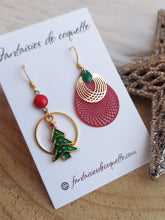 Charger l&#39;image dans la galerie, Boucles d&#39;oreilles de Noël asymétriques 🎄