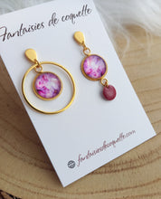 Charger l&#39;image dans la galerie, Boucles d&#39;oreilles  asymétriques dorées  Mauve Fait-main ❤ dépareillées