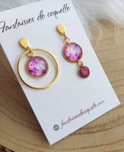 Charger l&#39;image dans la galerie, Boucles d&#39;oreilles  asymétriques dorées  Mauve Fait-main ❤ dépareillées