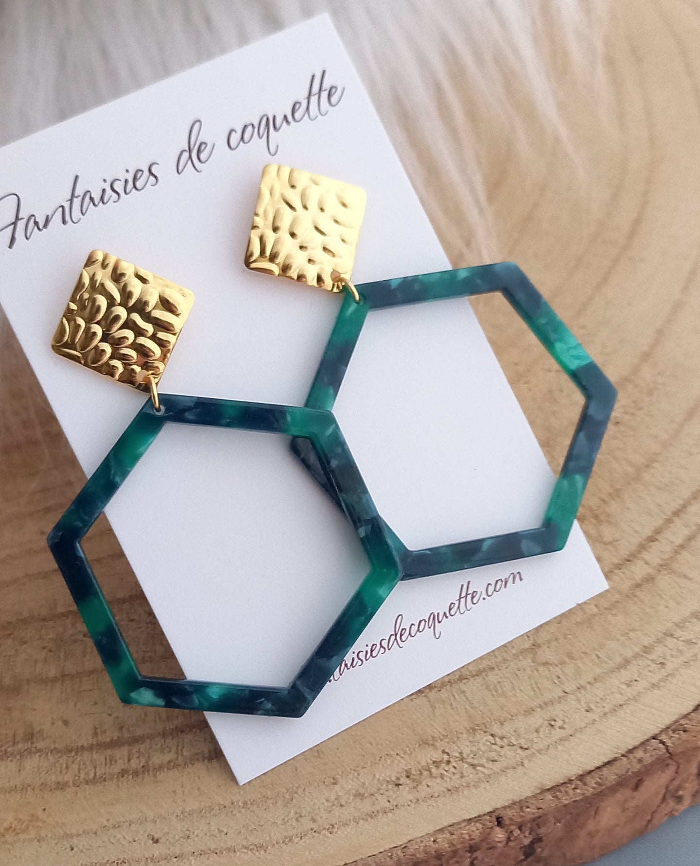 Boucles d'oreilles cloclo ❤ Résine Vert Clous dorés