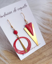 Charger l&#39;image dans la galerie, Boucles d&#39;oreilles  asymétriques  Fait-main ❤ dépareillées    Rouge doré