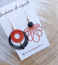 Charger l&#39;image dans la galerie, Boucles d&#39;oreilles  asymétriques dorées  illustrées géométriques Orange noir Fait-main ❤ dépareillées