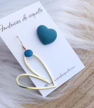 Charger l&#39;image dans la galerie, Boucles d&#39;oreilles  dépareillées asymétriques argentées  Coeur  Bleu vert pétrole ❤ Fait main ❤