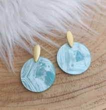 Charger l&#39;image dans la galerie, Boucles d&#39;oreilles clous  ❤ Résine turquoise Vert d&#39;eau  doré