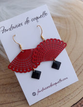 Charger l&#39;image dans la galerie, Boucles d&#39;oreilles Chics &amp; asymétriques Noir Rouge ❤ Fait main ❤