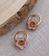 Charger l&#39;image dans la galerie, Boucles d&#39;oreilles    Créoles dorées  Fleurettes   Fait-main doré Marron irisé