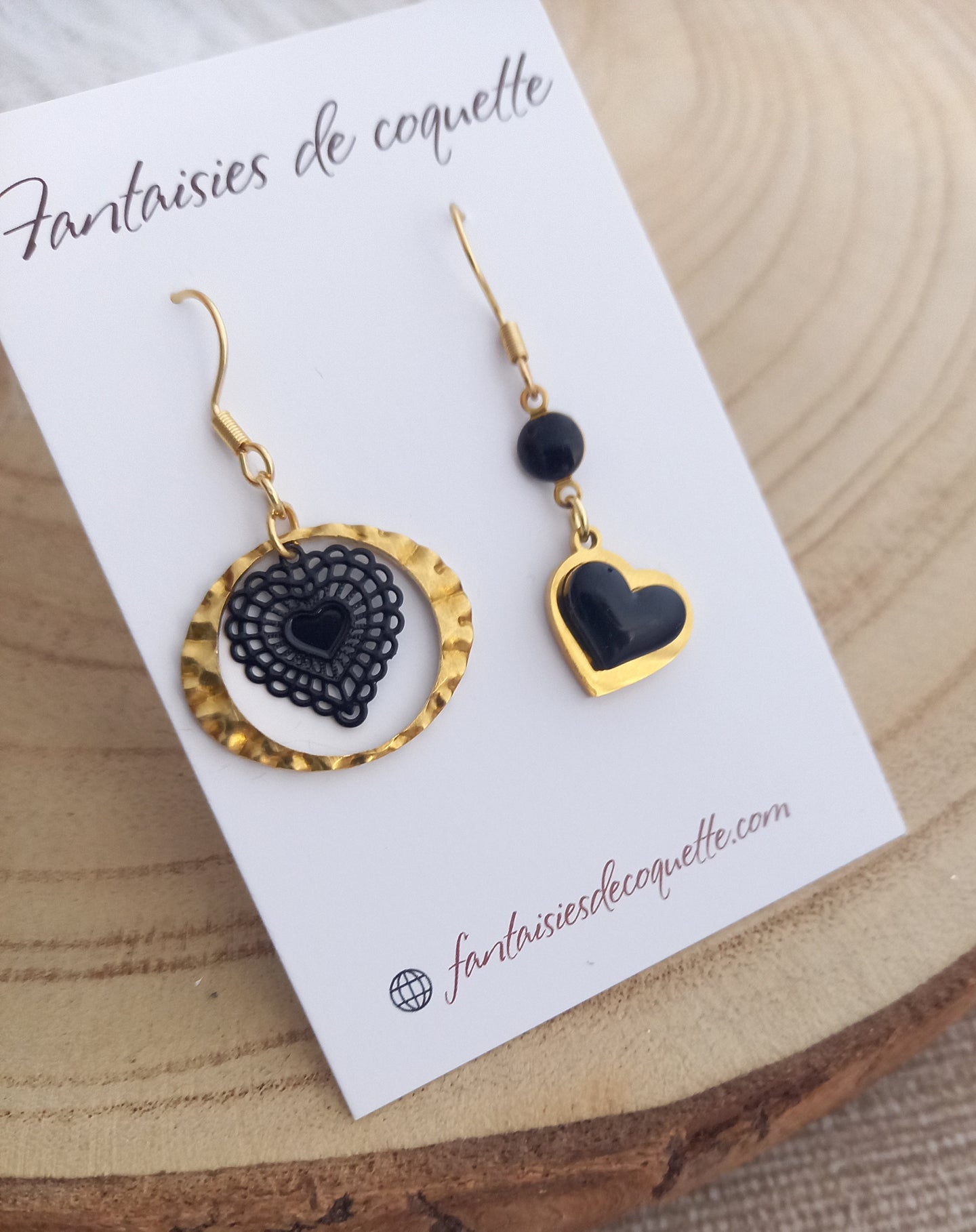 Boucles d'oreilles asymétriques  Email noir Coeur doré  ❤ Fait main ❤ Création unique