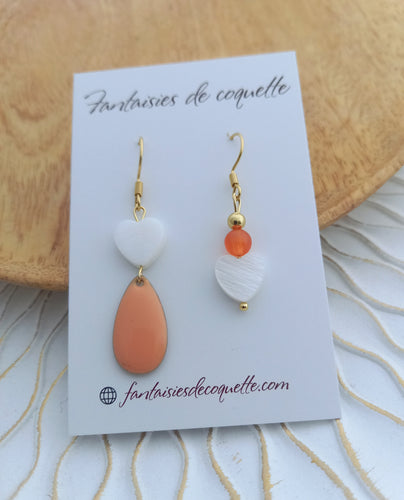 Boucles d'oreilles Chics & asymétriques dorées   coeur en nacre ❤ Fait main ❤