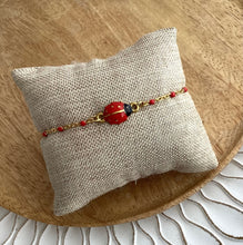 Charger l&#39;image dans la galerie, Bracelet Chainette Acier inoxydable doré  émail rouge Coccinelle ❤ Fait main ❤