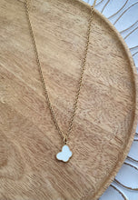 Charger l&#39;image dans la galerie, Collier  acier inoxydable doré Pendentif  Papillon Blanc ❤