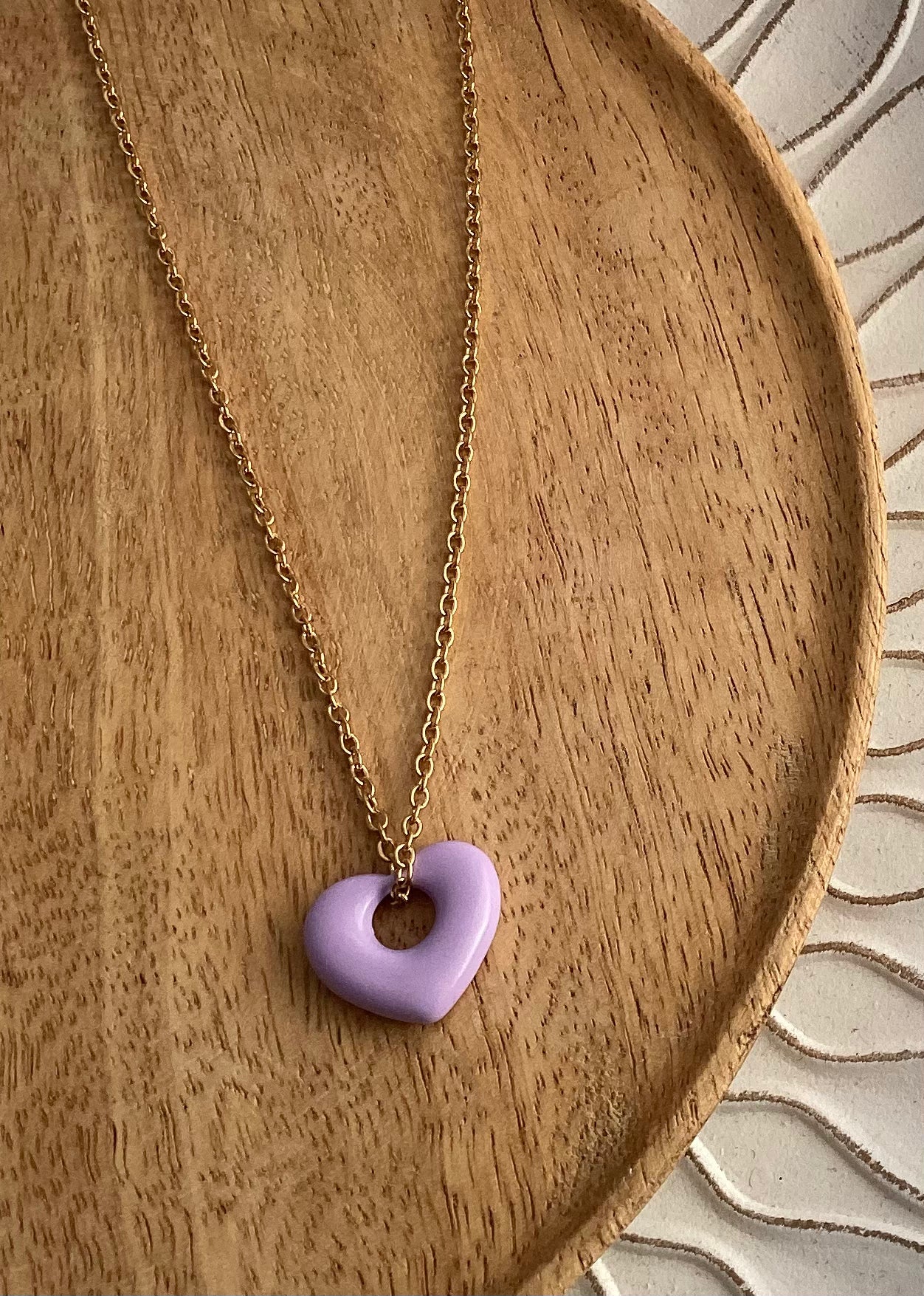 Collier  acier inoxydable doré Pendentif  doré ❤ Cœur émaillé mauve ❤