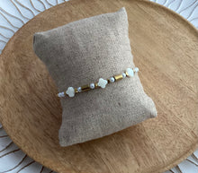 Charger l&#39;image dans la galerie, Bracelet Chainette doré  émaillé Blanc Trèfle ❤ Fait main ❤