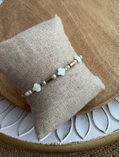 Charger l&#39;image dans la galerie, Bracelet Chainette doré  émaillé Blanc Trèfle ❤ Fait main ❤