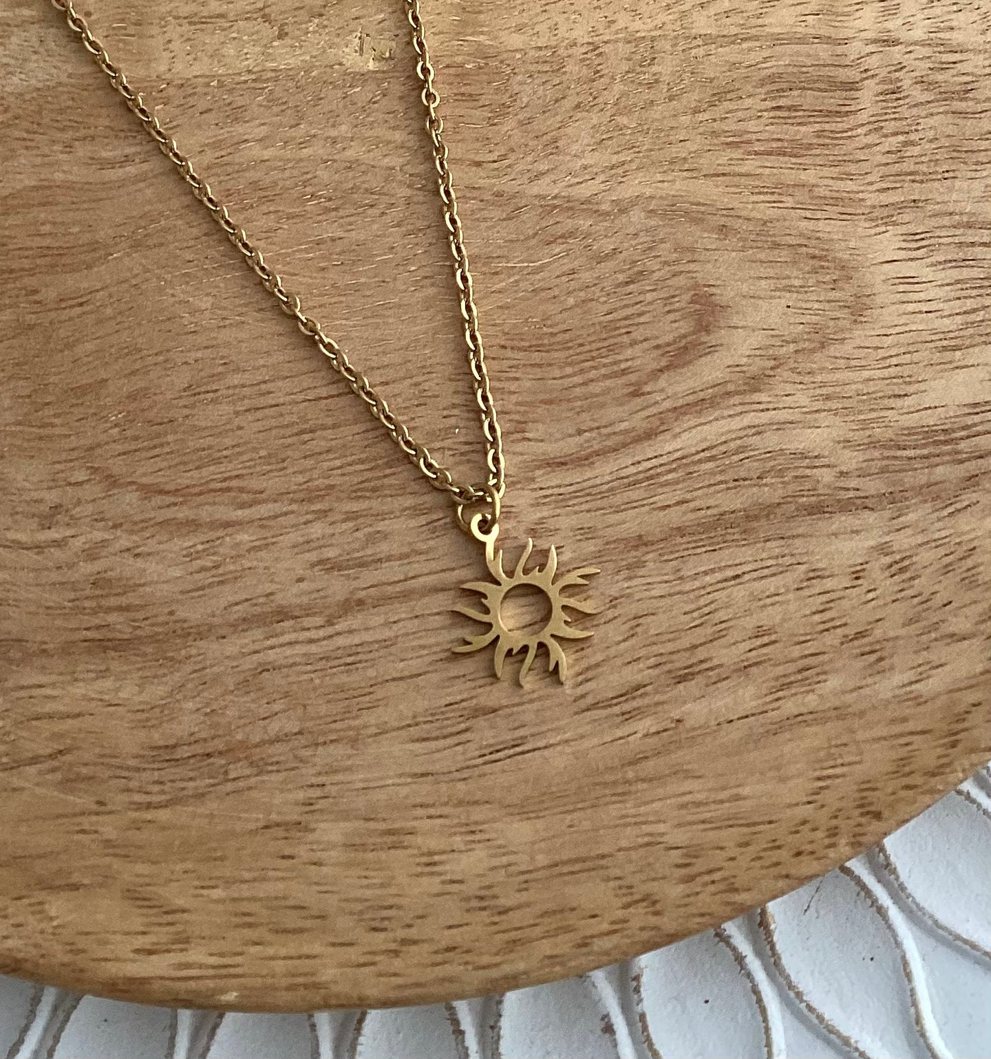Collier  acier inoxydable doré Pendentif  doré ❤ Soleil ❤