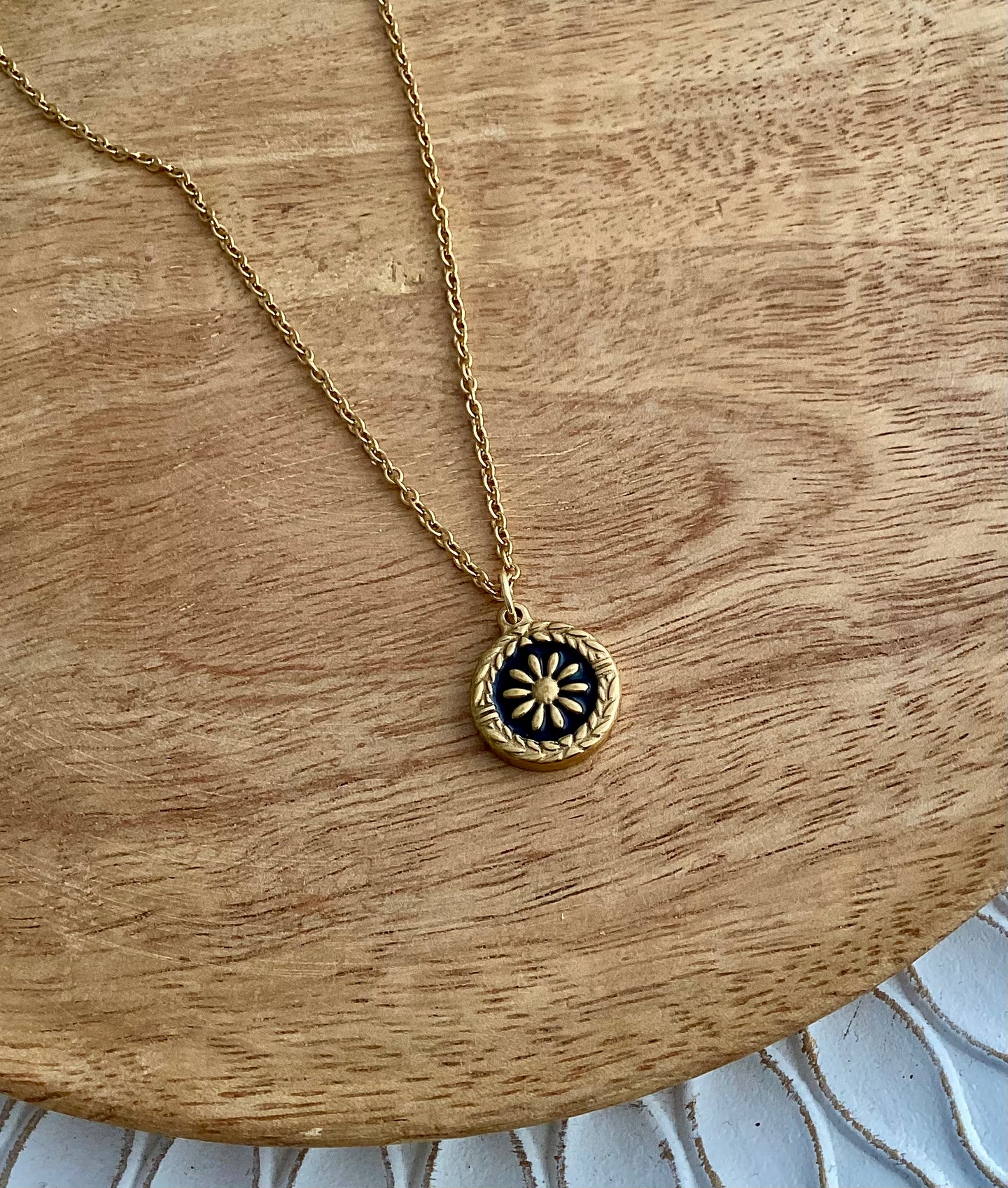 Collier   acier inoxydable doré Pendentif  Noir doré ❤