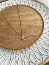 Charger l&#39;image dans la galerie, Collier  acier inoxydable doré Pendentif  doré ❤ Feuille Monstera ❤