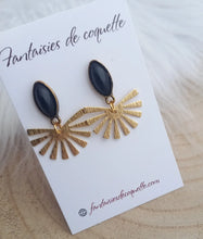 Charger l&#39;image dans la galerie, Boucles d&#39;oreilles  Clous  ❤ Résine  Noir. Clous dorés