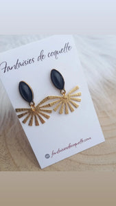 Boucles d'oreilles  Clous  ❤ Résine  Noir. Clous dorés